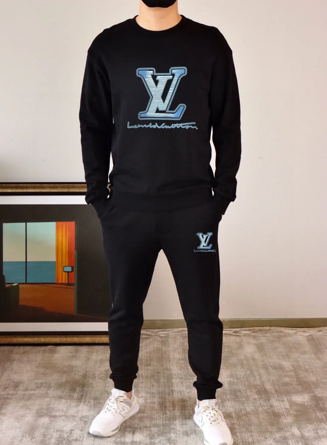 🅿️380 [LV Louis Vuitton] (Fat Man Gospel) hot-selling suit is coming. Focus on the original version of the official website. 2025 new hot-selling sweatshirt suit. The original order is hard to buy🇭🇰. It is the meticulous work of top designers for a fitting and perfect upper body effect. All-natural high-quality Roman cotton 100%, close-fitting comfort, noble and elegant! Original hardware embodies elegance and nobility! Counter size: M-5XL (maximum wear up to 220 pounds)